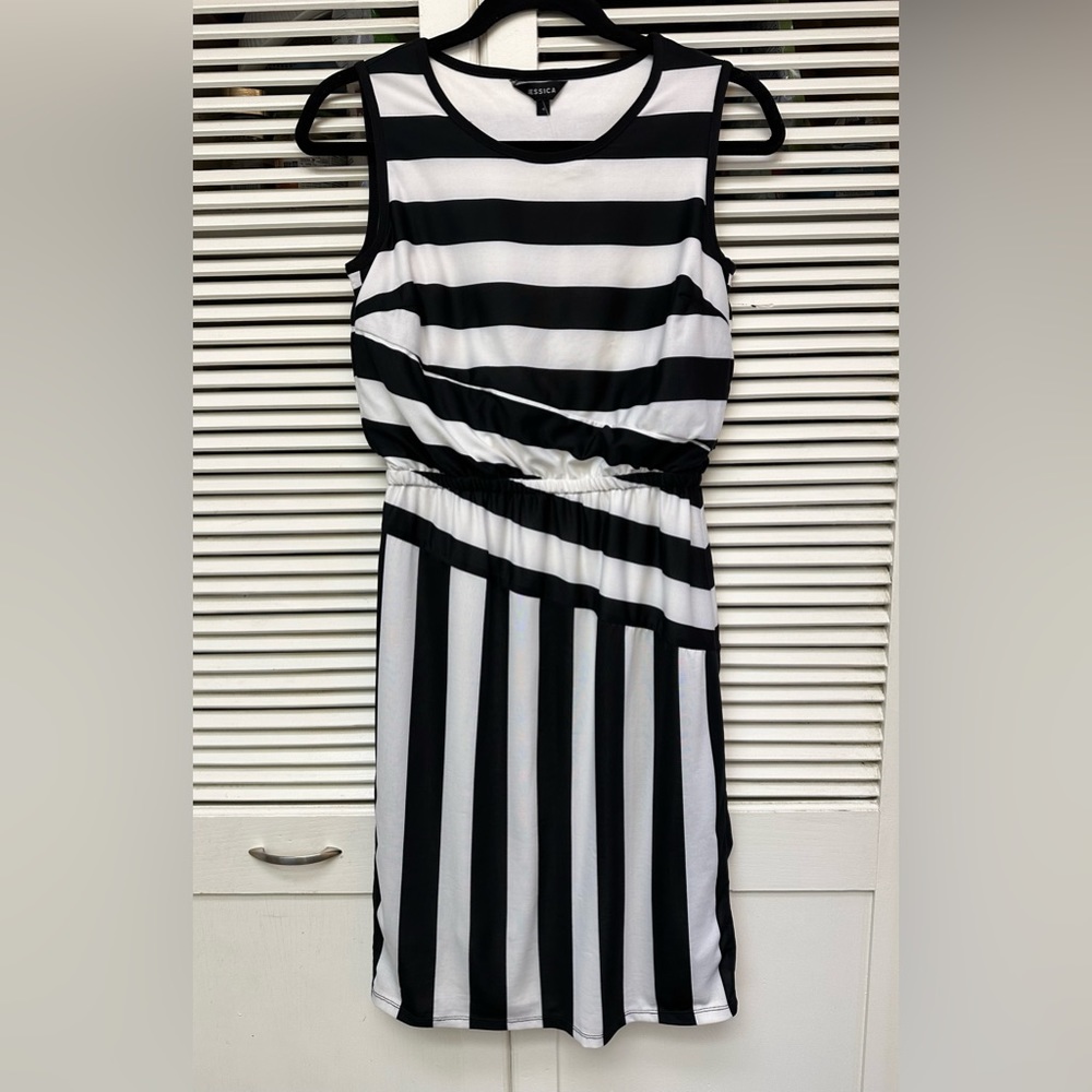 Jessica Black & White Striped Dress Size 4 💥2/$15 or 3/$20💥